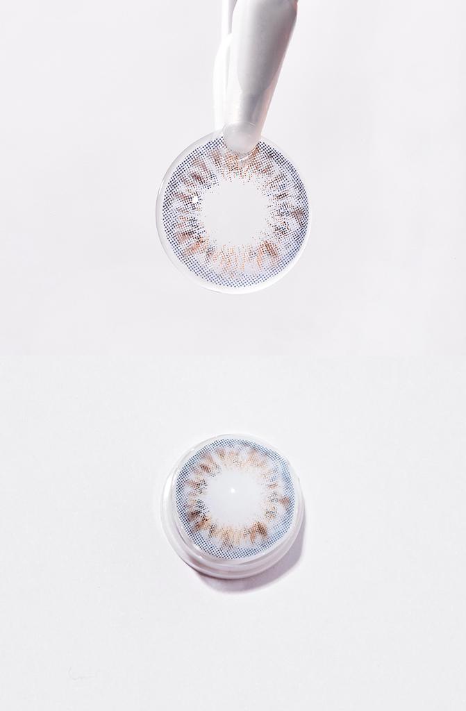 Hapa Kristin - Silly Kristin Gray - 月 con  (2P)